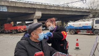 渑池县曹端小学:集中观看阅兵仪式共同见证祖国强大:xingkong体育官网登录(图3) 星空体育官网