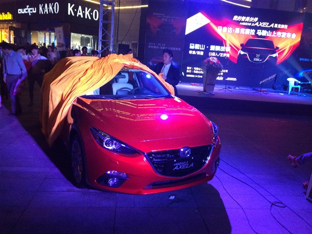 星空体育官网|新年送祝福寒冬送温暖——新店二小开展为建档立卡贫困学生送温暖活动(图1) 星空官网登录